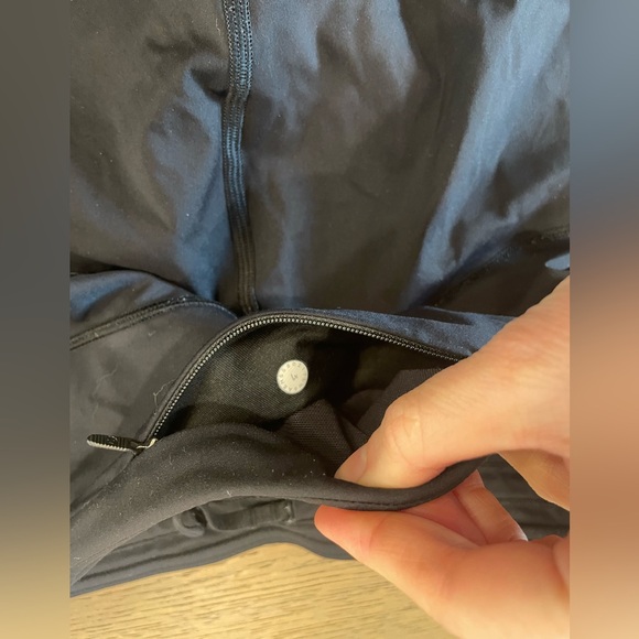 Lot of 4 capri leggings - lululemon, H&M - Picture 14 of 16